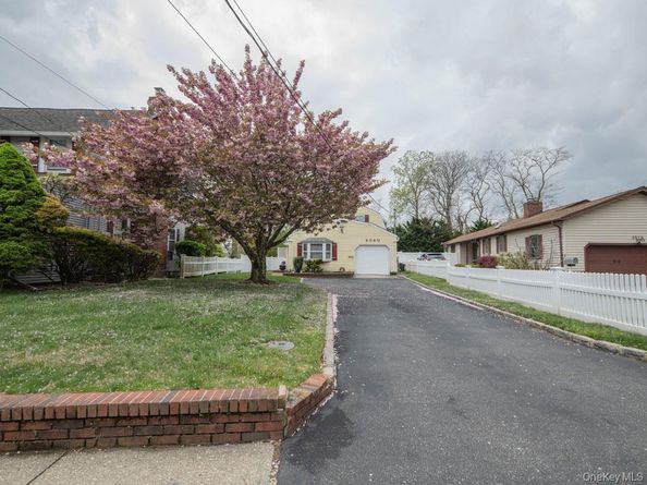 2080 Seamans Neck Road, Seaford NY 11783