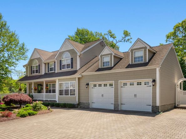 4 Vera Court, Centereach NY 11720