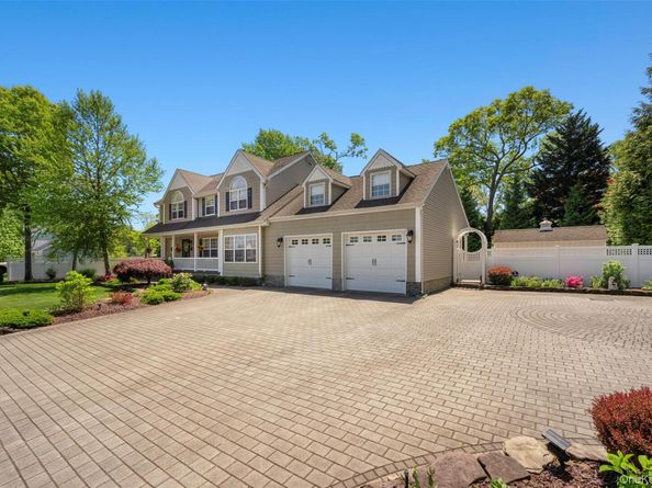 4 Vera Court, Centereach NY 11720