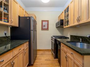 55 Lenox Road 1 F, Rockville Centre NY 11570