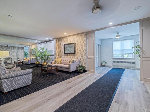 55 Lenox Road 1 F, Rockville Centre NY 11570