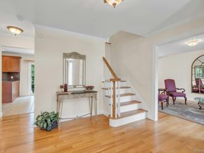 25 Middlesex Avenue, Oakdale NY 11769