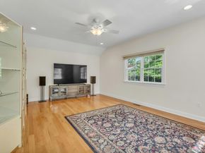 25 Middlesex Avenue, Oakdale NY 11769