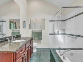 25 Middlesex Avenue, Oakdale NY 11769