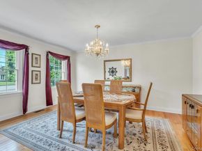 25 Middlesex Avenue, Oakdale NY 11769