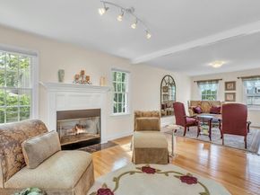 25 Middlesex Avenue, Oakdale NY 11769