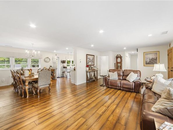 19 Halsey Place, Valhalla NY 10595