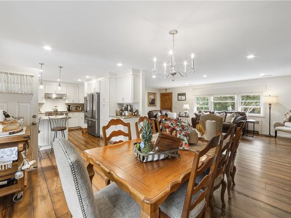 19 Halsey Place, Valhalla NY 10595