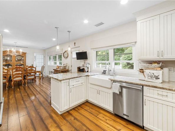 19 Halsey Place, Valhalla NY 10595