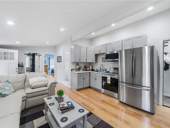 19 Halsey Place, Valhalla NY 10595