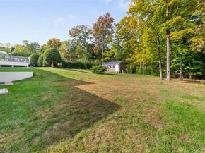 19 Halsey Place, Valhalla NY 10595