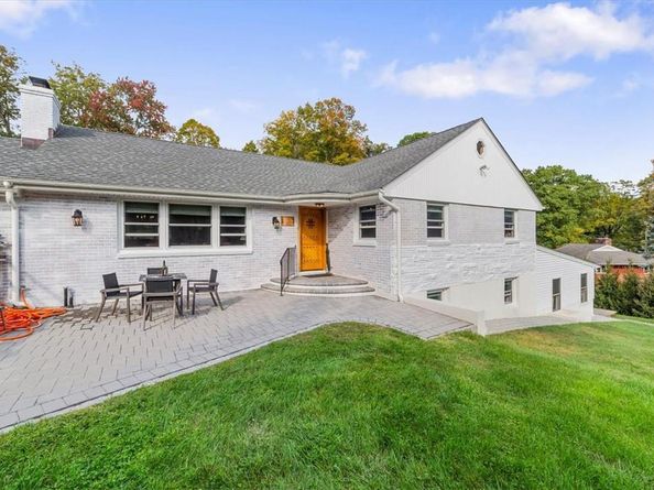 19 Halsey Place, Valhalla NY 10595