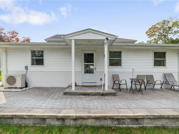 19 Halsey Place, Valhalla NY 10595