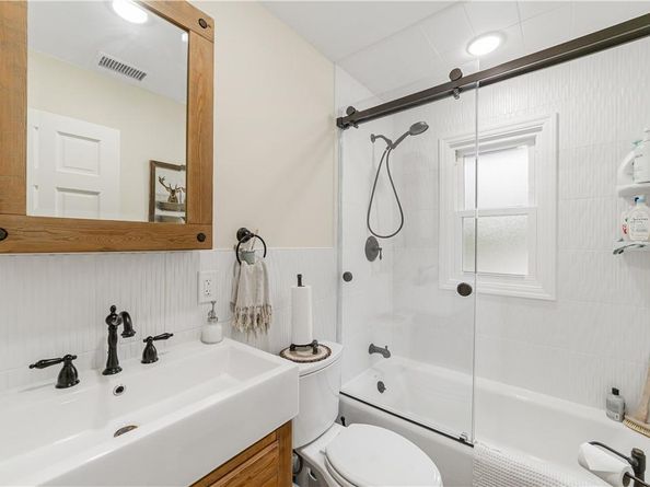 19 Halsey Place, Valhalla NY 10595