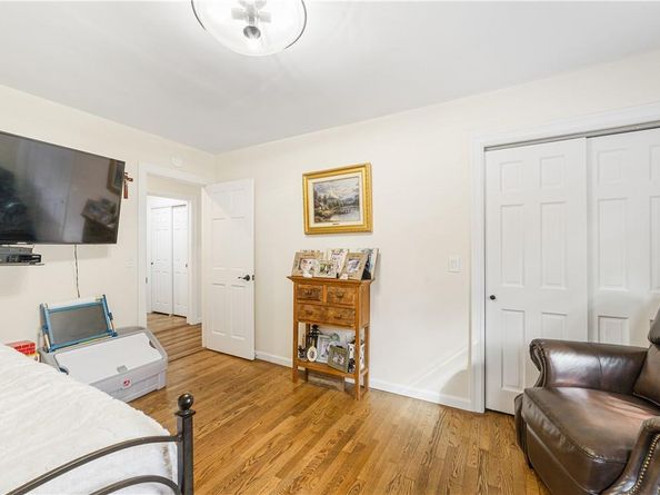 19 Halsey Place, Valhalla NY 10595