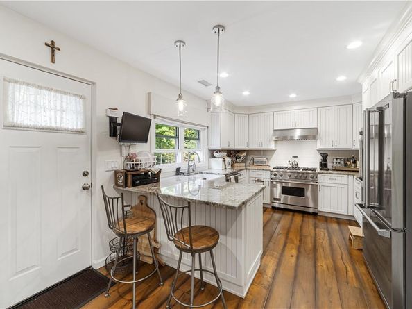 19 Halsey Place, Valhalla NY 10595