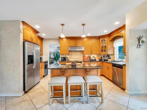 9 Kimberly Avenue Avenue, Farmingville NY 11738