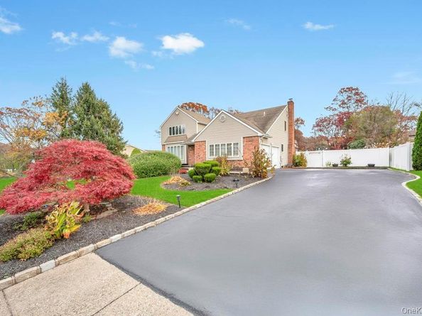 9 Kimberly Avenue Avenue, Farmingville NY 11738