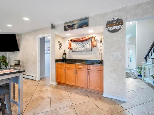 9 Kimberly Avenue Avenue, Farmingville NY 11738