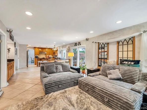 9 Kimberly Avenue Avenue, Farmingville NY 11738