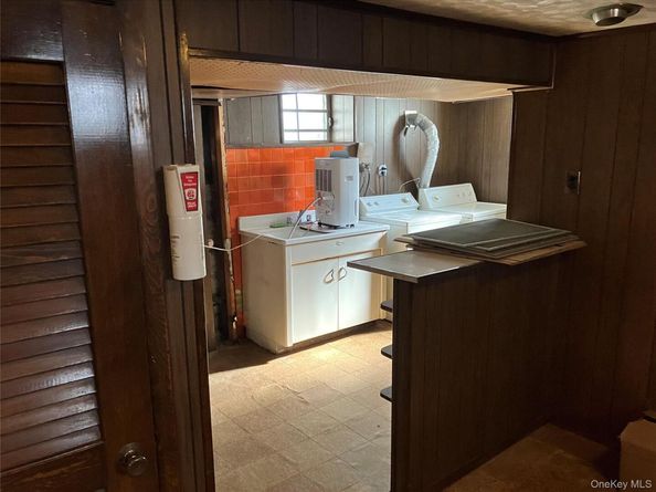 24302 Superior, Floral Park NY 11001