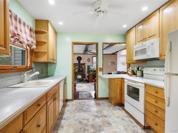 19 Hawthorne Street, Mastic NY 11950