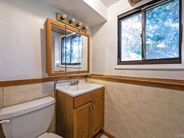 1401 Race Avenue, Medford NY 11763