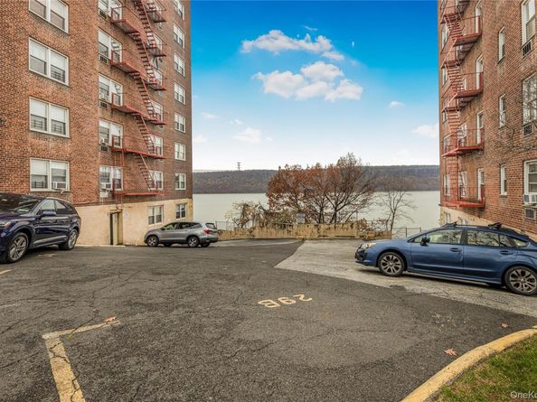 679 Warburton Avenue 1M, Yonkers NY 10701