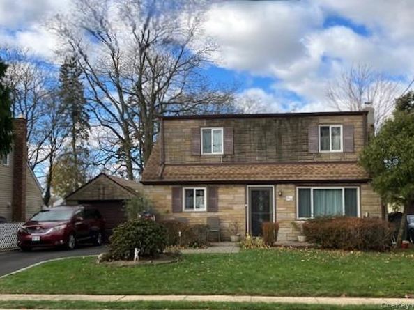 878 County Line Road, Amityville NY 11701