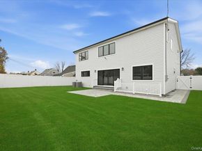 39 Cobalt Lane, Westbury NY 11590