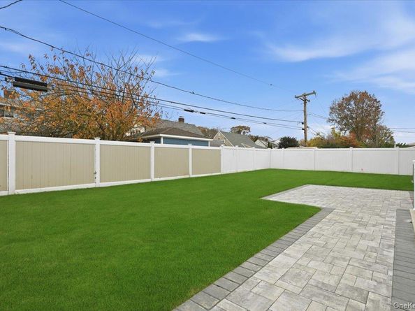 39 Cobalt Lane, Westbury NY 11590