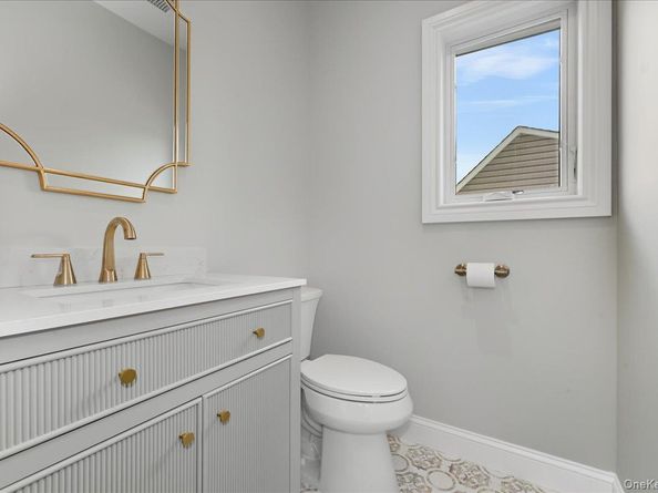 39 Cobalt Lane, Westbury NY 11590