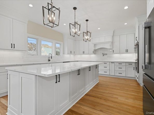 39 Cobalt Lane, Westbury NY 11590