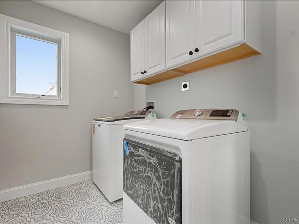 39 Cobalt Lane, Westbury NY 11590