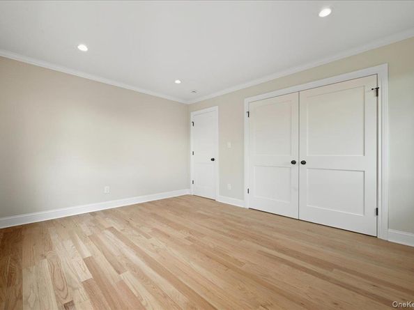 39 Cobalt Lane, Westbury NY 11590