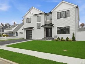 39 Cobalt Lane, Westbury NY 11590