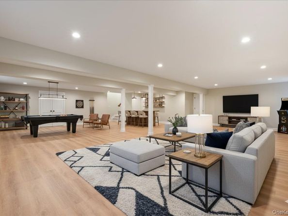 39 Cobalt Lane, Westbury NY 11590