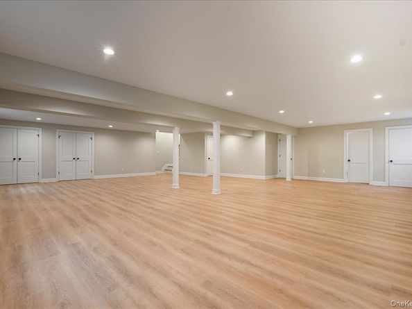 39 Cobalt Lane, Westbury NY 11590