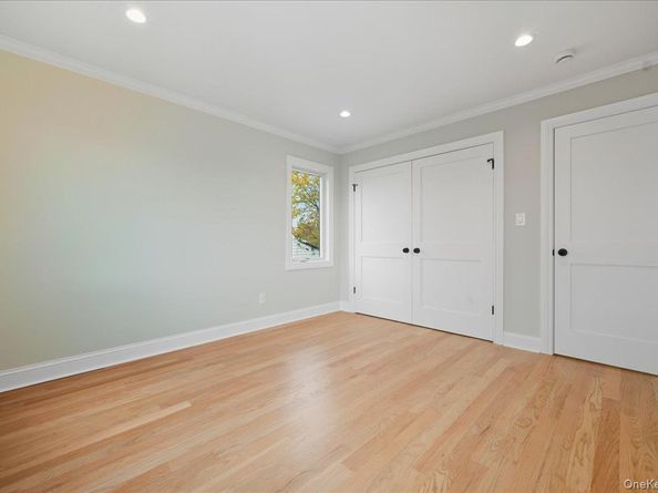 39 Cobalt Lane, Westbury NY 11590