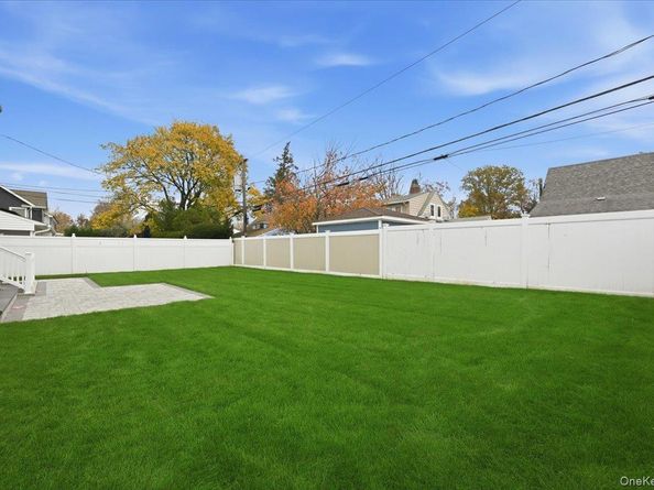 39 Cobalt Lane, Westbury NY 11590