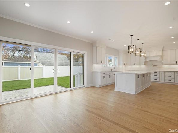 39 Cobalt Lane, Westbury NY 11590