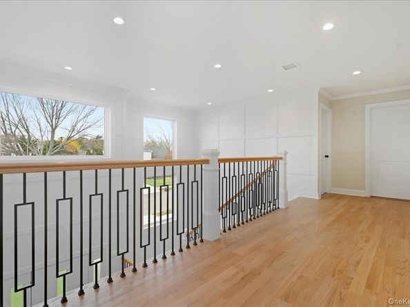 39 Cobalt Lane, Westbury NY 11590