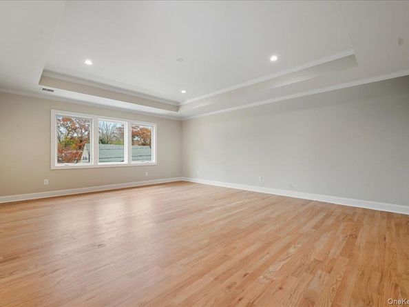 39 Cobalt Lane, Westbury NY 11590