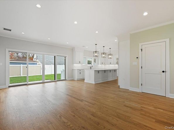 39 Cobalt Lane, Westbury NY 11590