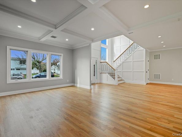 39 Cobalt Lane, Westbury NY 11590