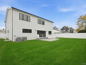 39 Cobalt Lane, Westbury NY 11590