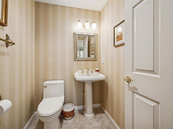 652 Balfour Place, Melville NY 11747