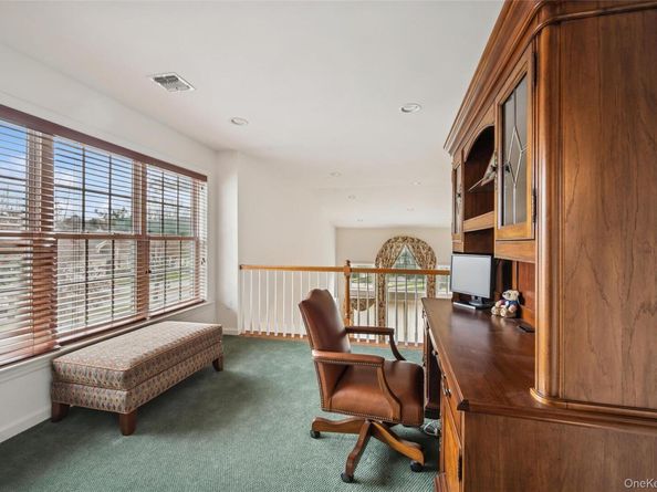 652 Balfour Place, Melville NY 11747