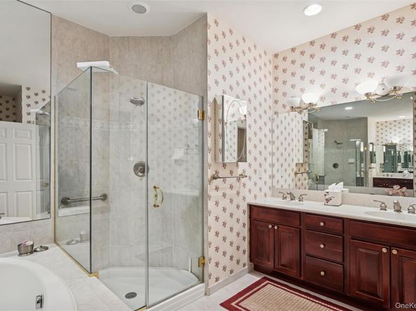 652 Balfour Place, Melville NY 11747