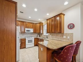 652 Balfour Place, Melville NY 11747